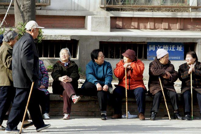 保姆机器人来了喂饭清洁辅助康复都能干这定价能接受吗？(图4)