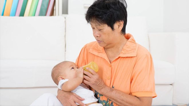52岁保姆贝搏体育入口：做住家保姆前一定要跟雇主谈好这几个条件(图1)