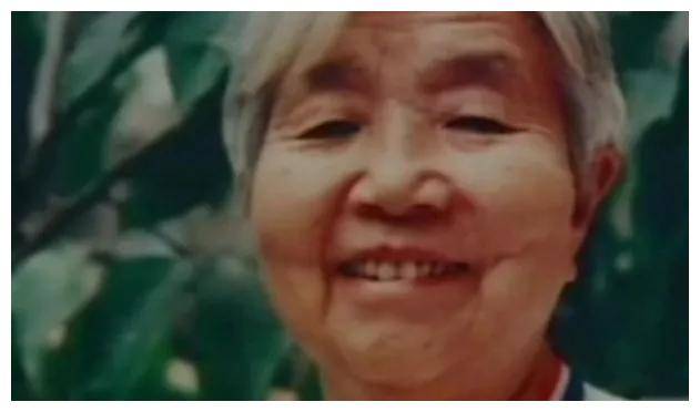 05年老太千万资产被保姆侵吞瘫痪无人看顾保姆：她自愿给我的(图1)