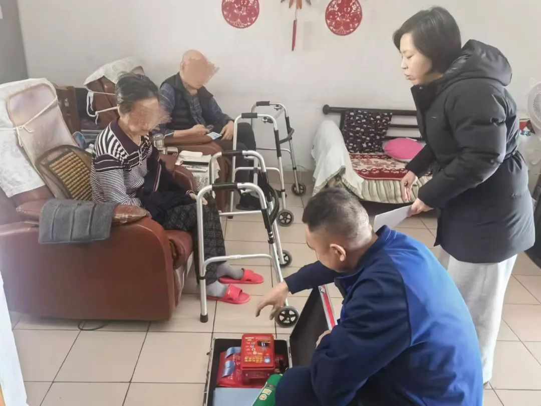 贝搏体育官网北京西城一居民家中电动轮椅突然起火保姆冷静救人(图4)