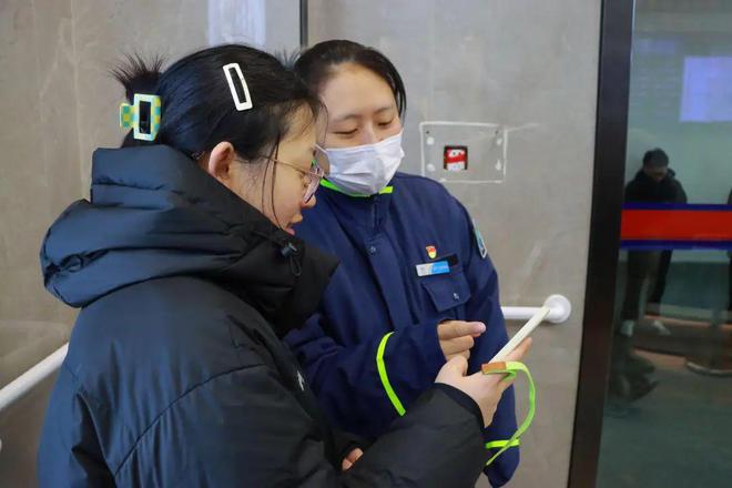 贝搏体育网址精细化保洁24小时公厕服务……这些举措扮靓蛇年“不打烊”(图3)