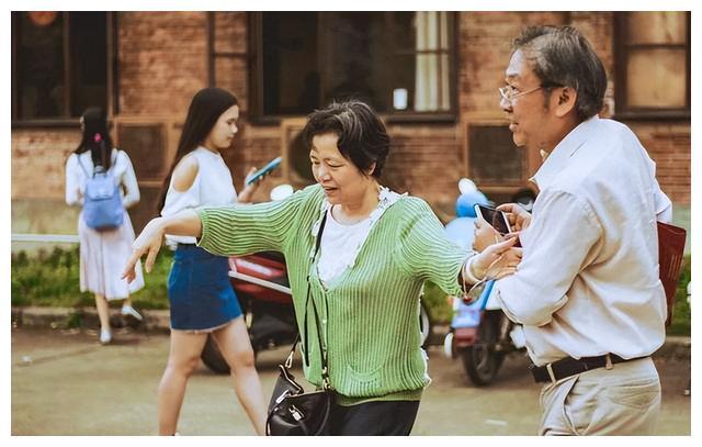 50岁保姆倾诉：全职保姆堪比再婚老伴儿和雇主朝夕相处难做贝搏体育下载(图4)