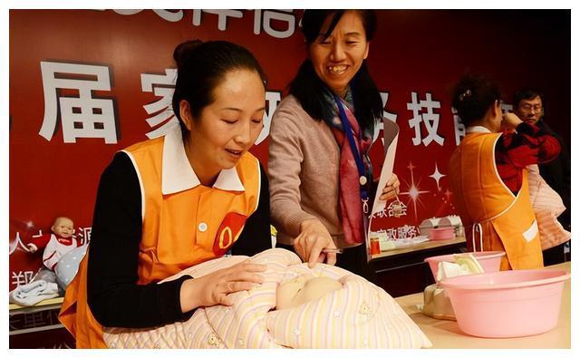 50岁保姆倾诉：全职保姆堪比再婚老伴儿和雇主朝夕相处难做贝搏体育下载(图6)