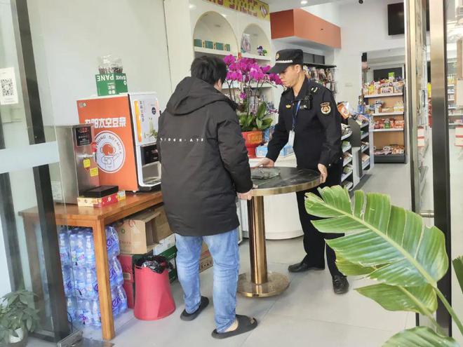 贝搏体育官网春节我在岗 有一种“年味”叫“城管人”的坚守(图7)