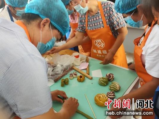 打造品牌企业促进家政服务业提质扩容