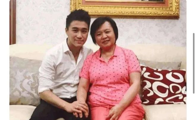 何猷君保姆中了三千万彩票毫不隐瞒告知雇主还大手笔送厚礼(图2)
