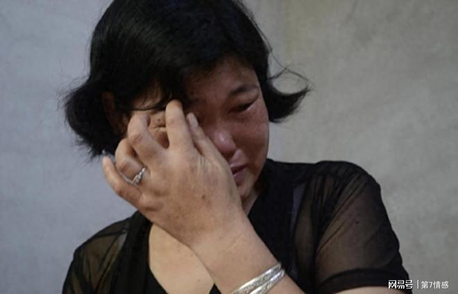 47岁女保姆哭诉：与雇主同吃同住每月工资8000元我却苦不堪言(图1)