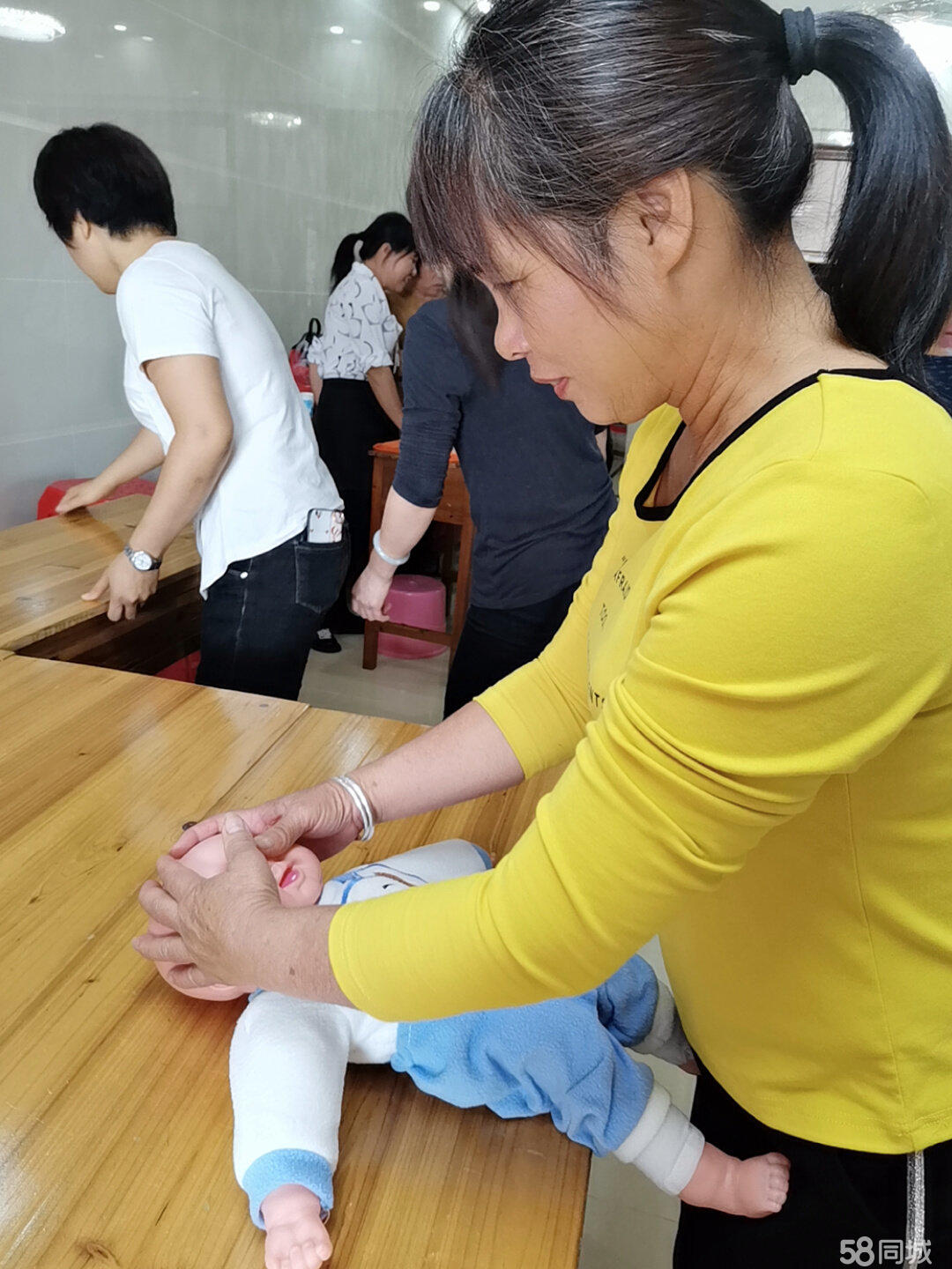 林峯老婆的保姆离职前被查2次行李网友热议“雇主式傲慢”