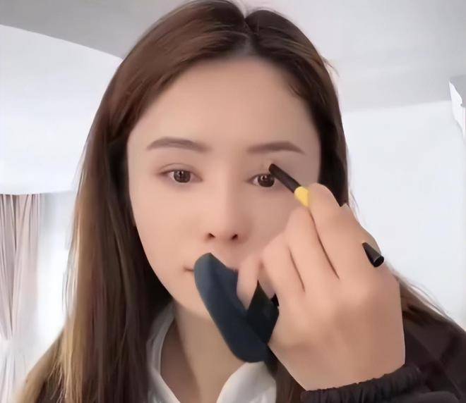 张馨月换保姆要求检查行李箱临走还追回保姆让其打扫卫生(图3)