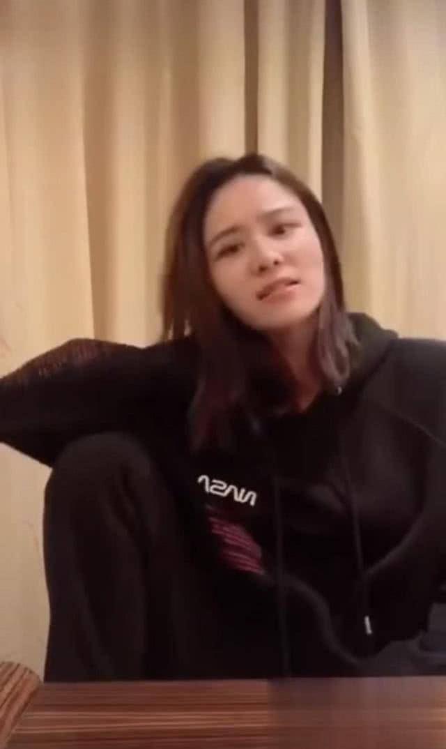张馨月换保姆要求检查行李箱临走还追回保姆让其打扫卫生(图6)