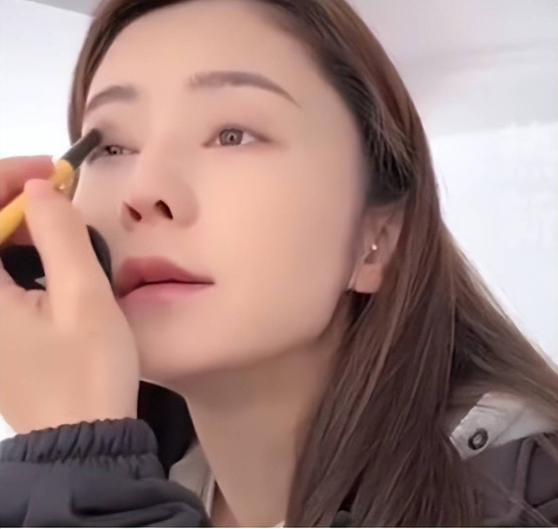 林峯妻子查保姆行李贝搏体育网址遭全网群嘲被质疑尖酸刻薄比吴千语差好多(图4)