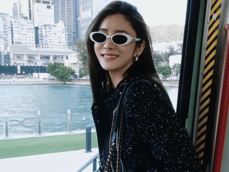 张馨月换保姆风波发酵评论区沦陷被质疑太苛刻过往言行也被扒(图1)