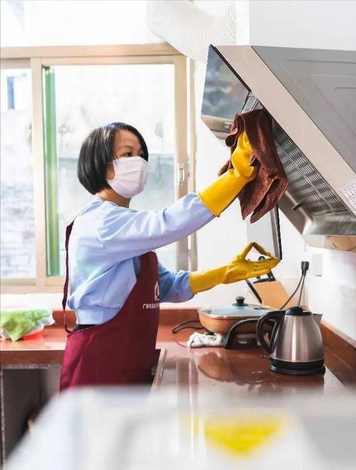 赤峰五狐家政：保姆篇保姆对于家庭和社会有着特殊意义和价值贝搏体育网址(图1)