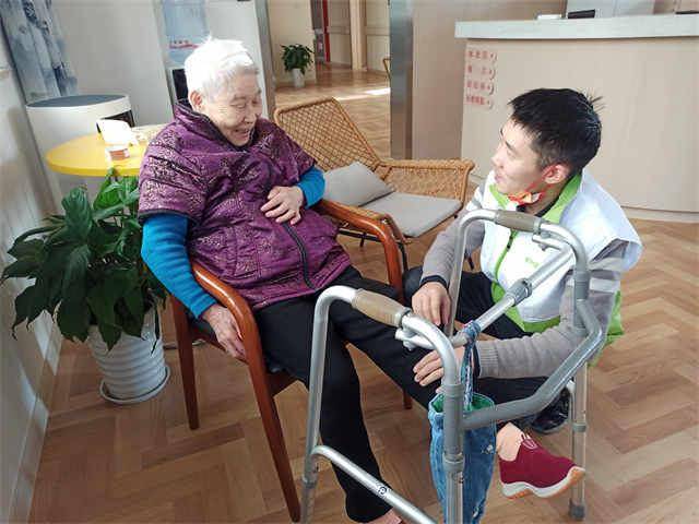 赤峰五狐家政：保姆篇保姆对于家庭和社会有着特殊意义和价值贝搏体育网址(图2)