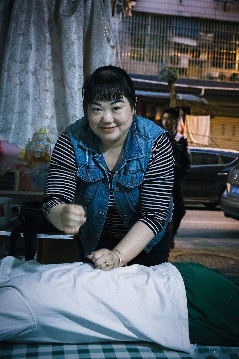 当住家保姆住进雇主被窝：高薪背后的尊严困境与社会隐忧(图3)