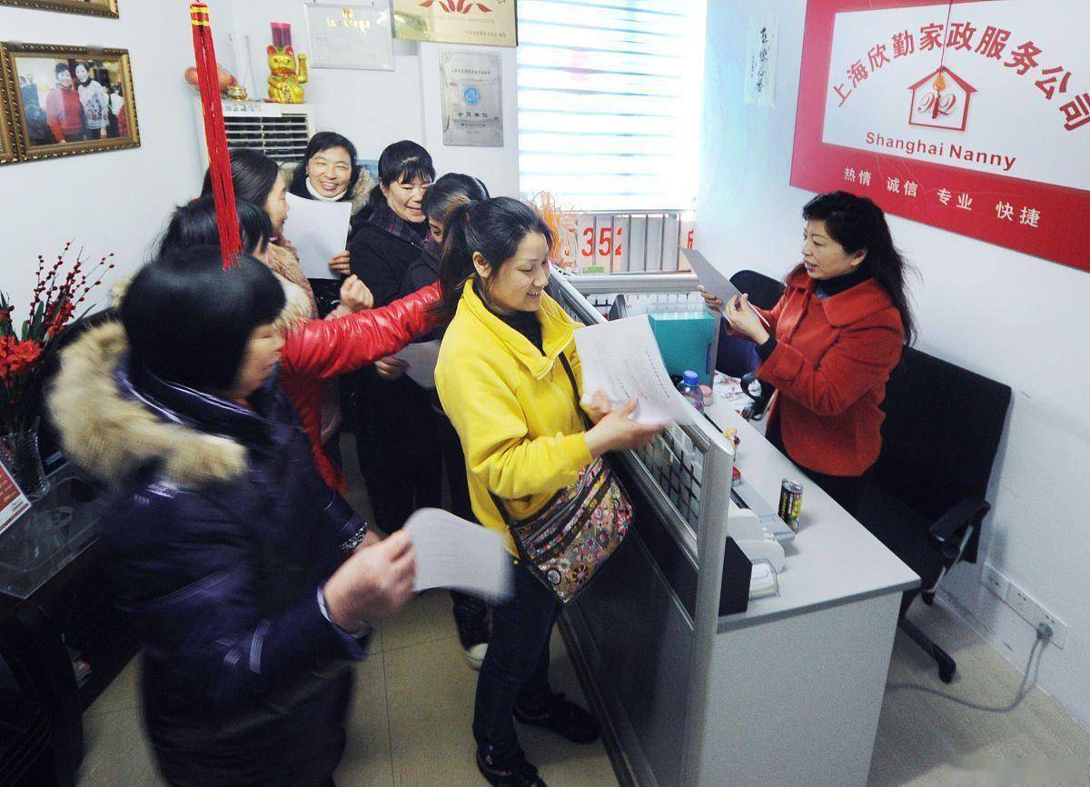 当住家保姆住进雇主被窝：高薪背后的尊严困境与社会隐忧(图4)