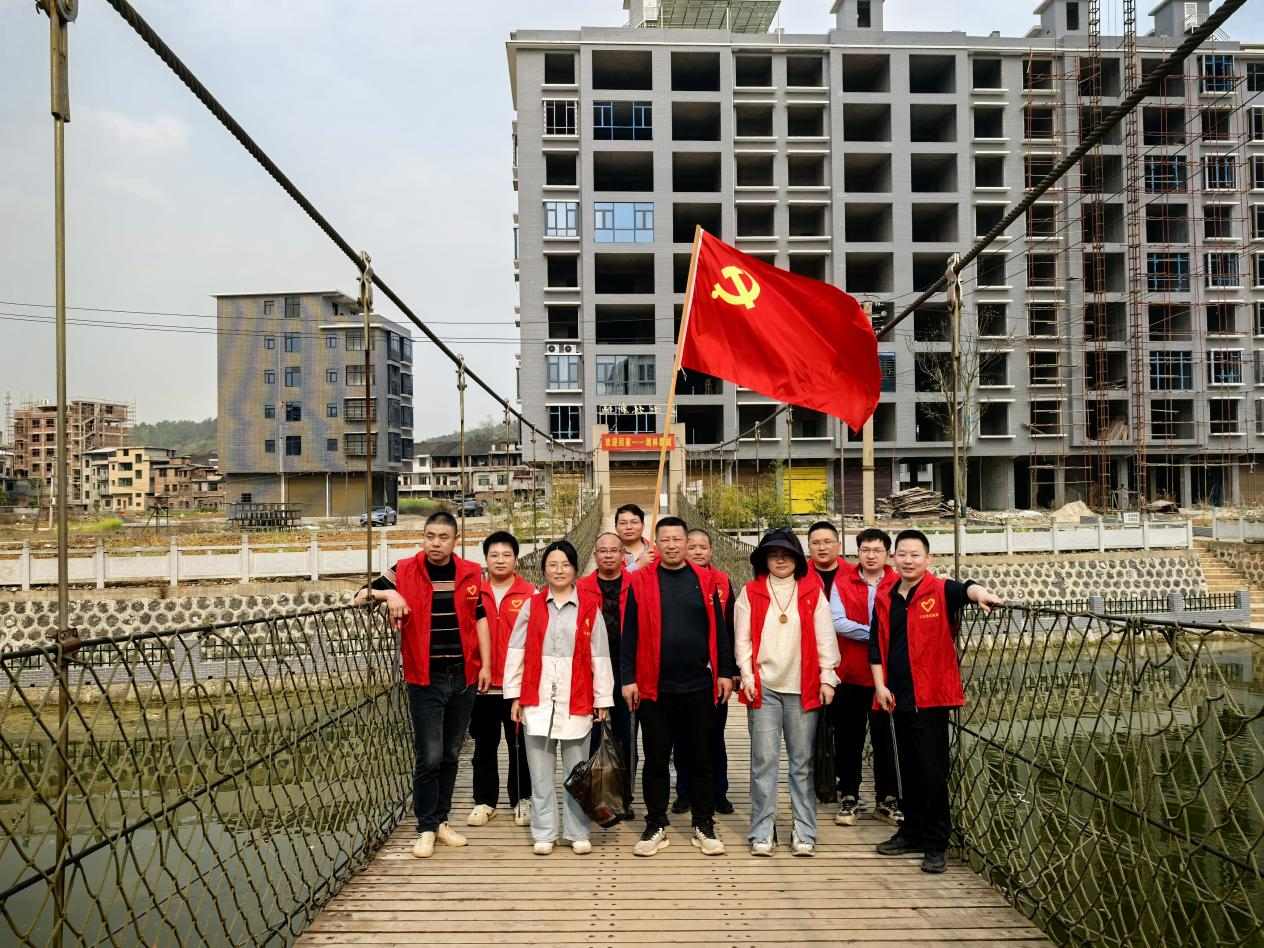 “溶溶三月清檀江徐徐暖风好春光” 下花桥镇河道保洁在行动(图1)