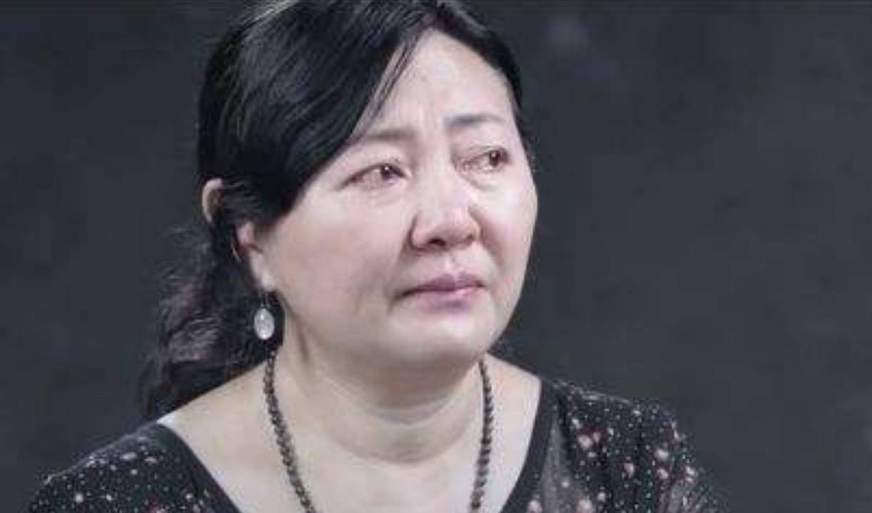 保姆偷走雇主儿子26年后送回亲生母亲：那我养了22年的是谁？(图1)