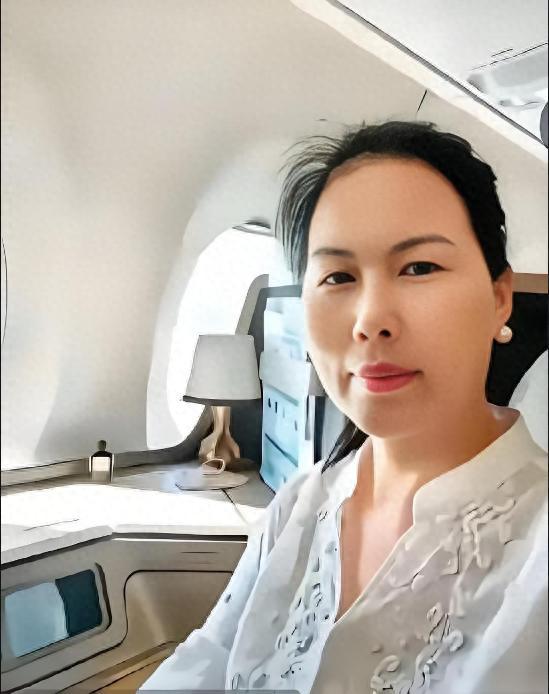 保姆小杨阿姨穿吊带引争议看知情人爆料才知张兰汪小菲的人品(图1)