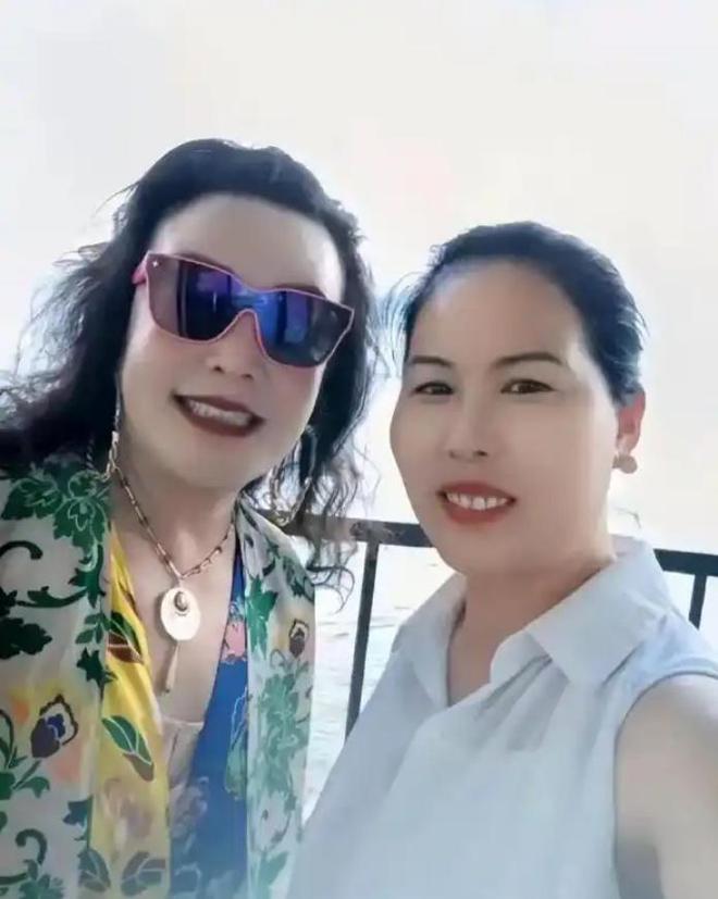 保姆小杨阿姨穿吊带引争议看知情人爆料才知张兰汪小菲的人品(图5)