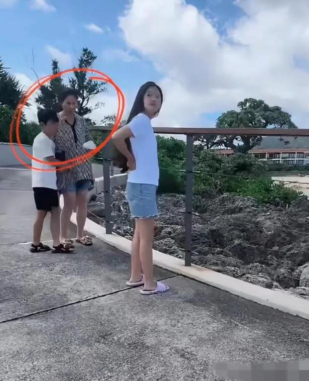 汪小菲御用保姆——小杨阿姨直播间的神秘帅气小伙是谁？(图4)