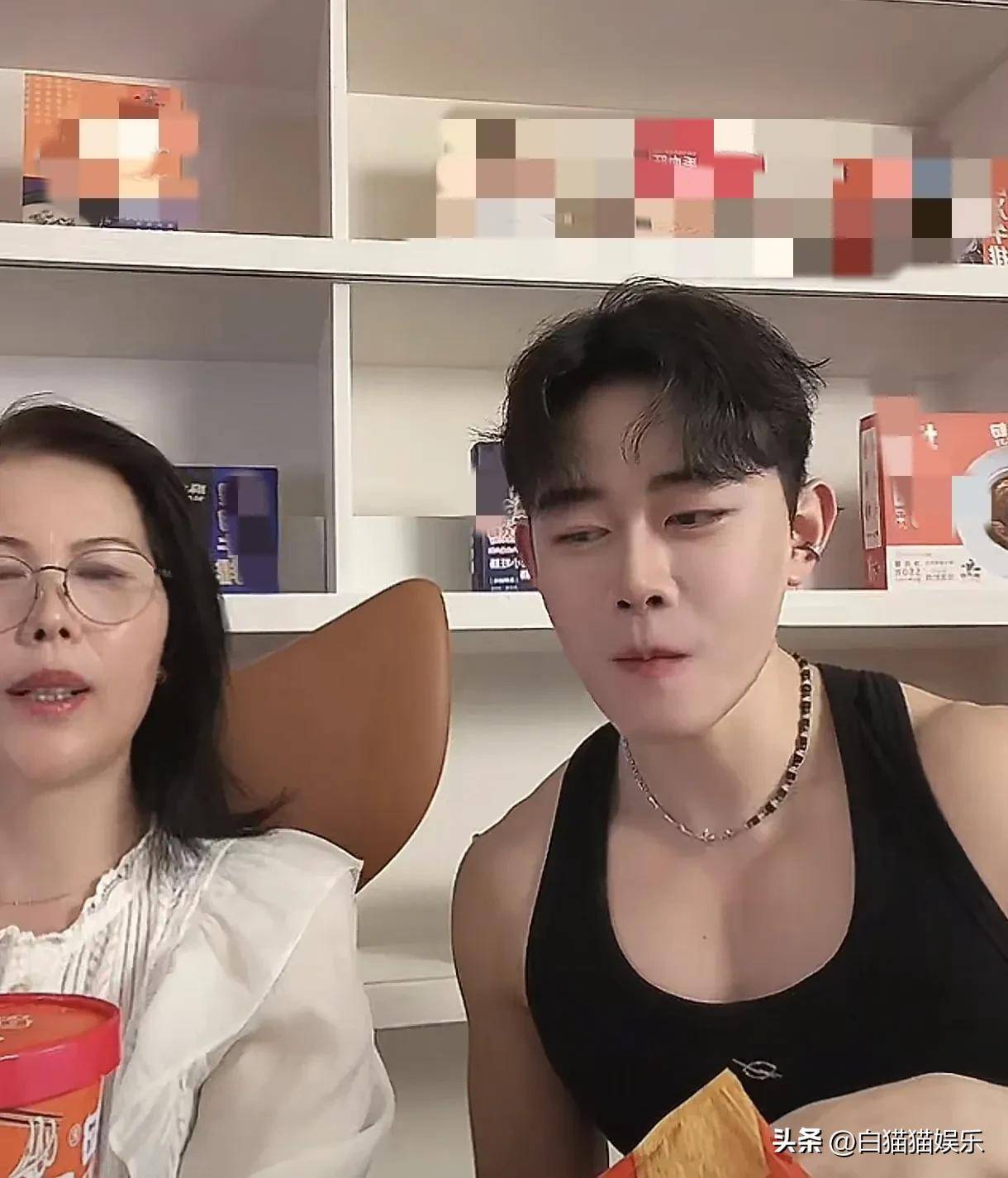 汪小菲保姆搭档健身帅哥家中开播引关注身份疑云未解贝搏体育平台(图1)