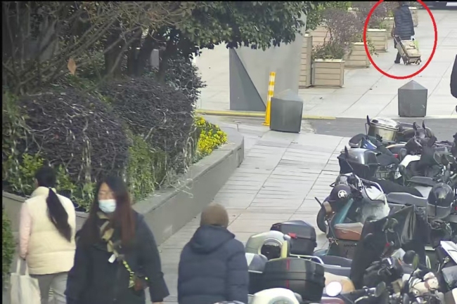 健身房保洁偷2枚钻戒报警装拾金不昧 自导自演假戏被揭穿(图3)
