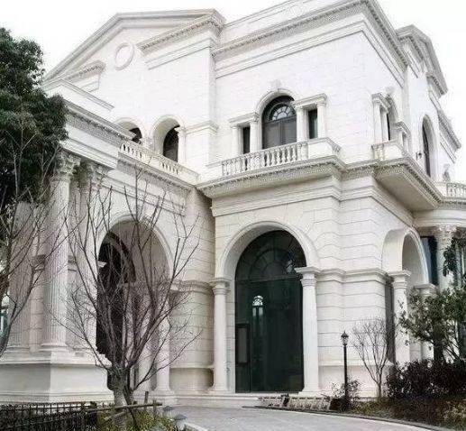 李连杰年轻时买下的3亿豪宅被荒废后保洁阿姨成了人生赢家(图2)