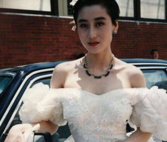李连杰年轻时买下的3亿豪宅被荒废后保洁阿姨成了人生赢家(图8)