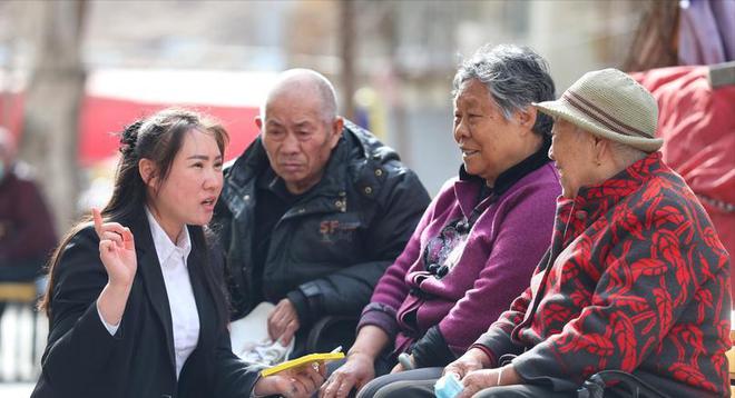 上海老龄化严重机器人保姆出圈能干家务还能提供情感支持(图1)
