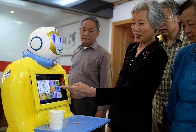 上海老龄化严重机器人保姆出圈能干家务还能提供情感支持(图8)